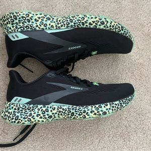 Brooks Launch 8 Shoes, green cheetah, limited edition size 8